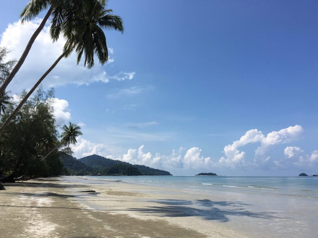 holiday-thailand-koh-chang-beach