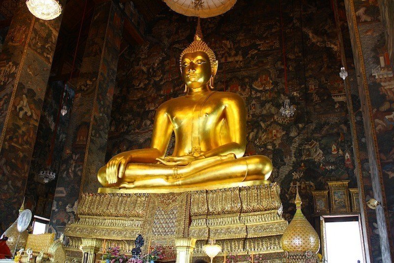 wat-suthat-buddha