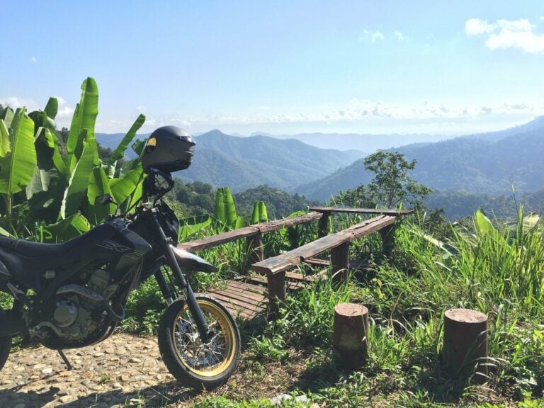 riding-motocycle-northern-thailand