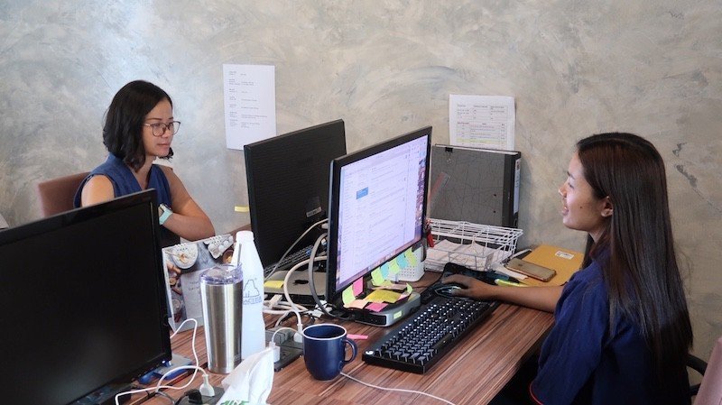 thai-women-office-workers