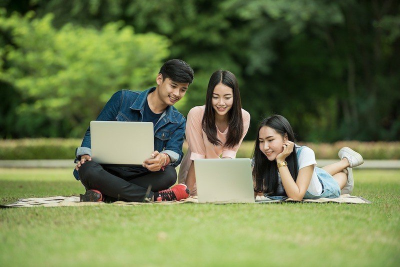 young-thai-employees