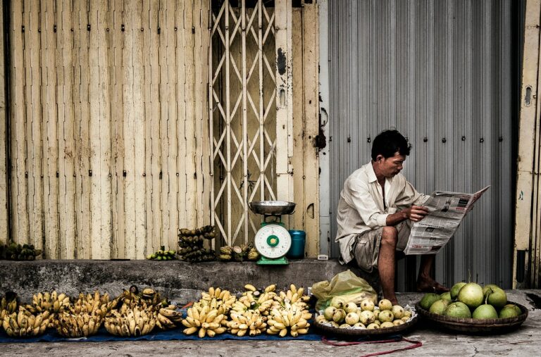 vietnamese man groceries