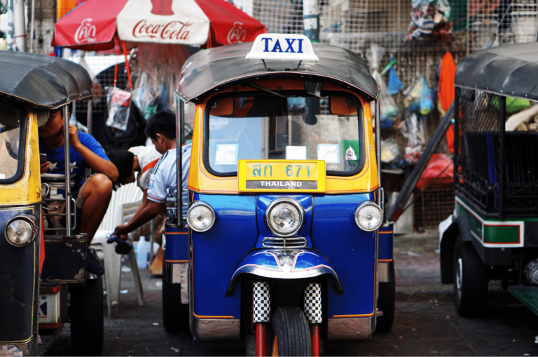 Tuk tuks are definitely not equipped with credit card readers