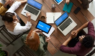 PLUG & PLAY EXPERTS